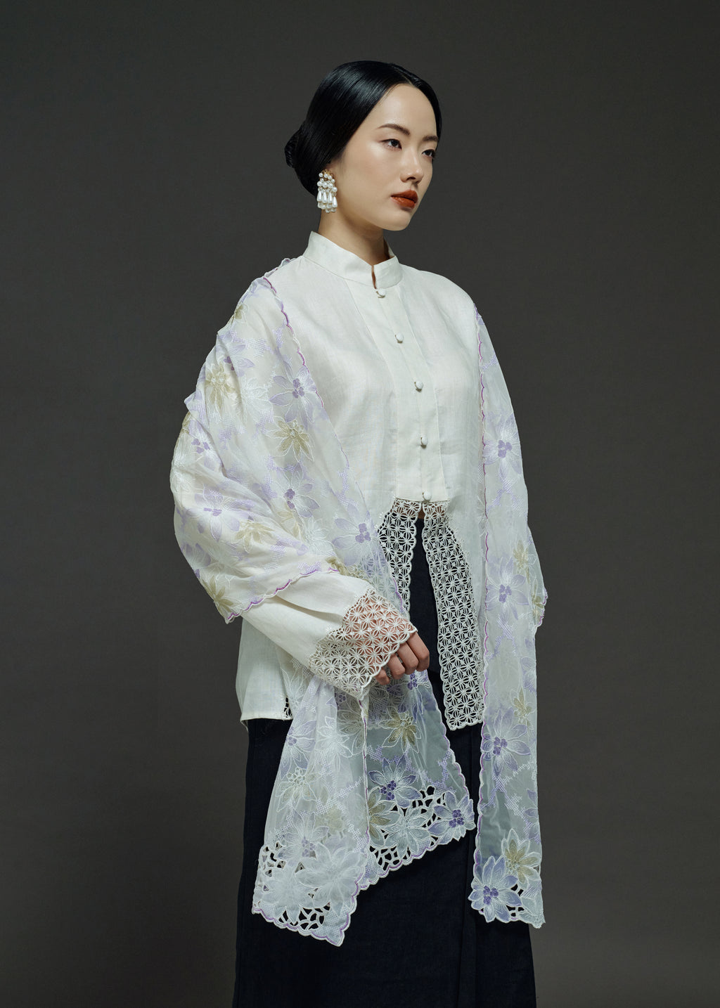 EMBROIDERED LACE SCARF IN LAVENDER (PRE-ORDER)