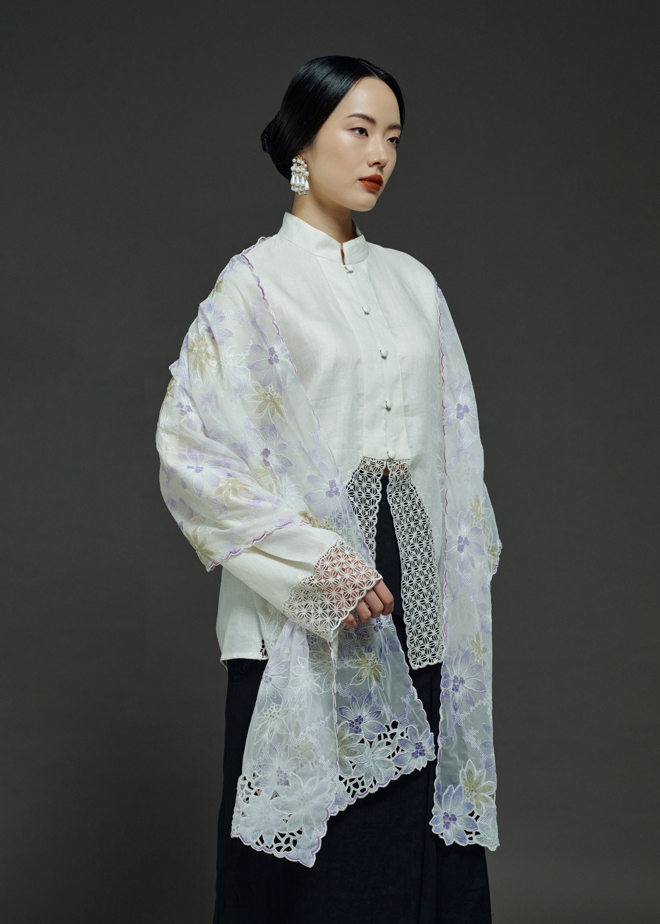 EMBROIDERED LACE SCARF IN LAVENDER (PRE-ORDER)