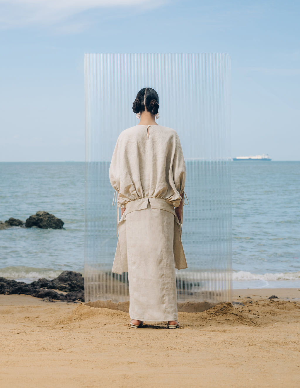 EMBROIDERED LINEN SET