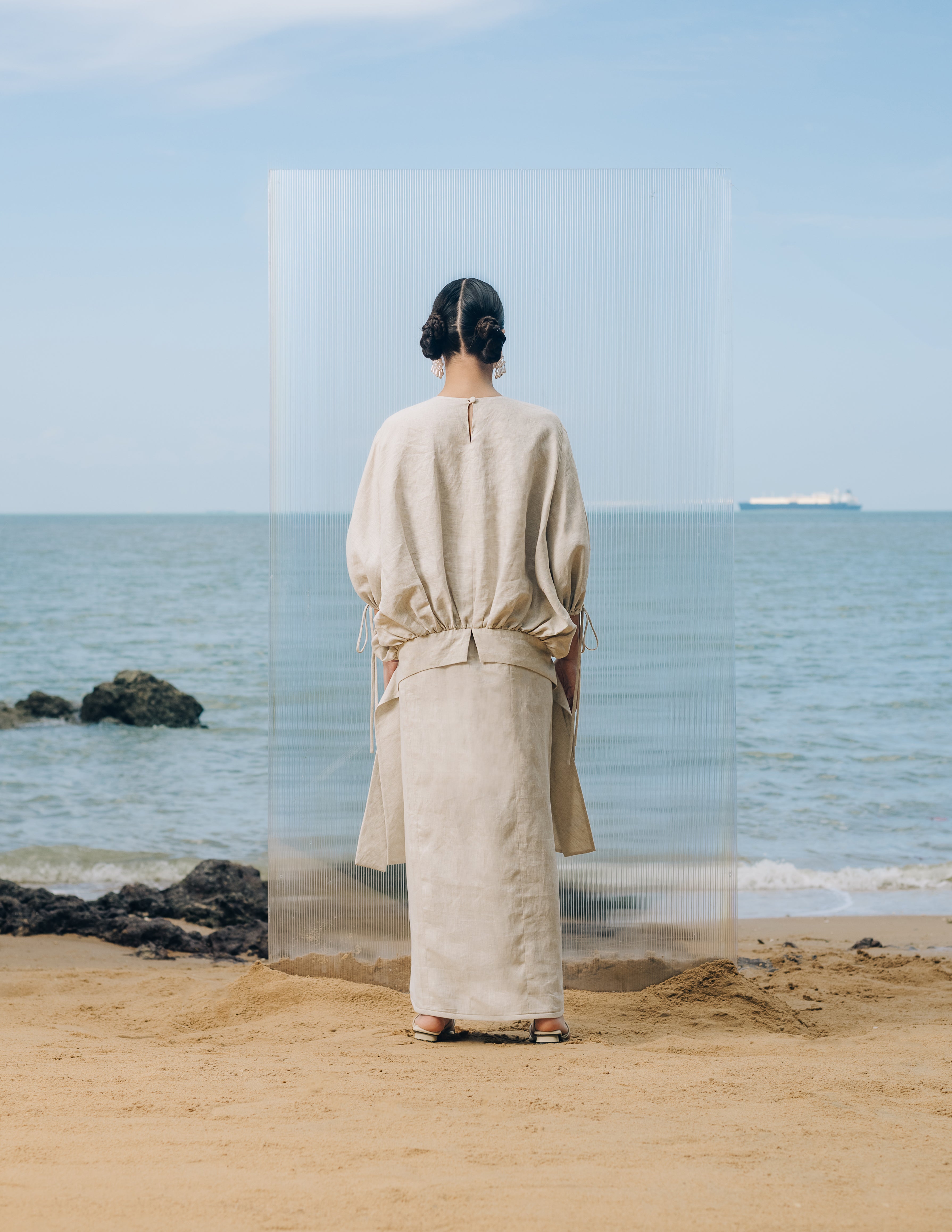 EMBROIDERED LINEN SET