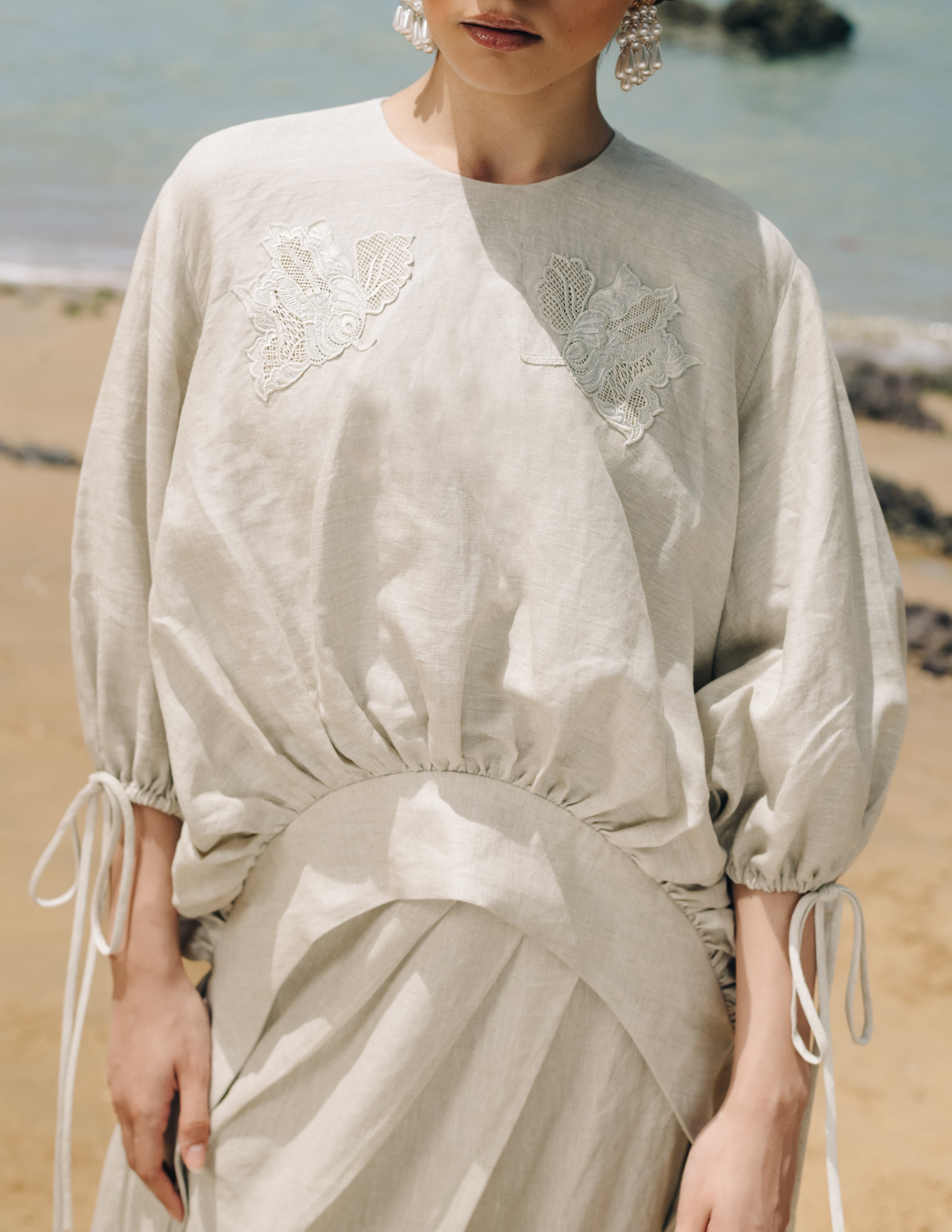 EMBROIDERED LINEN SET