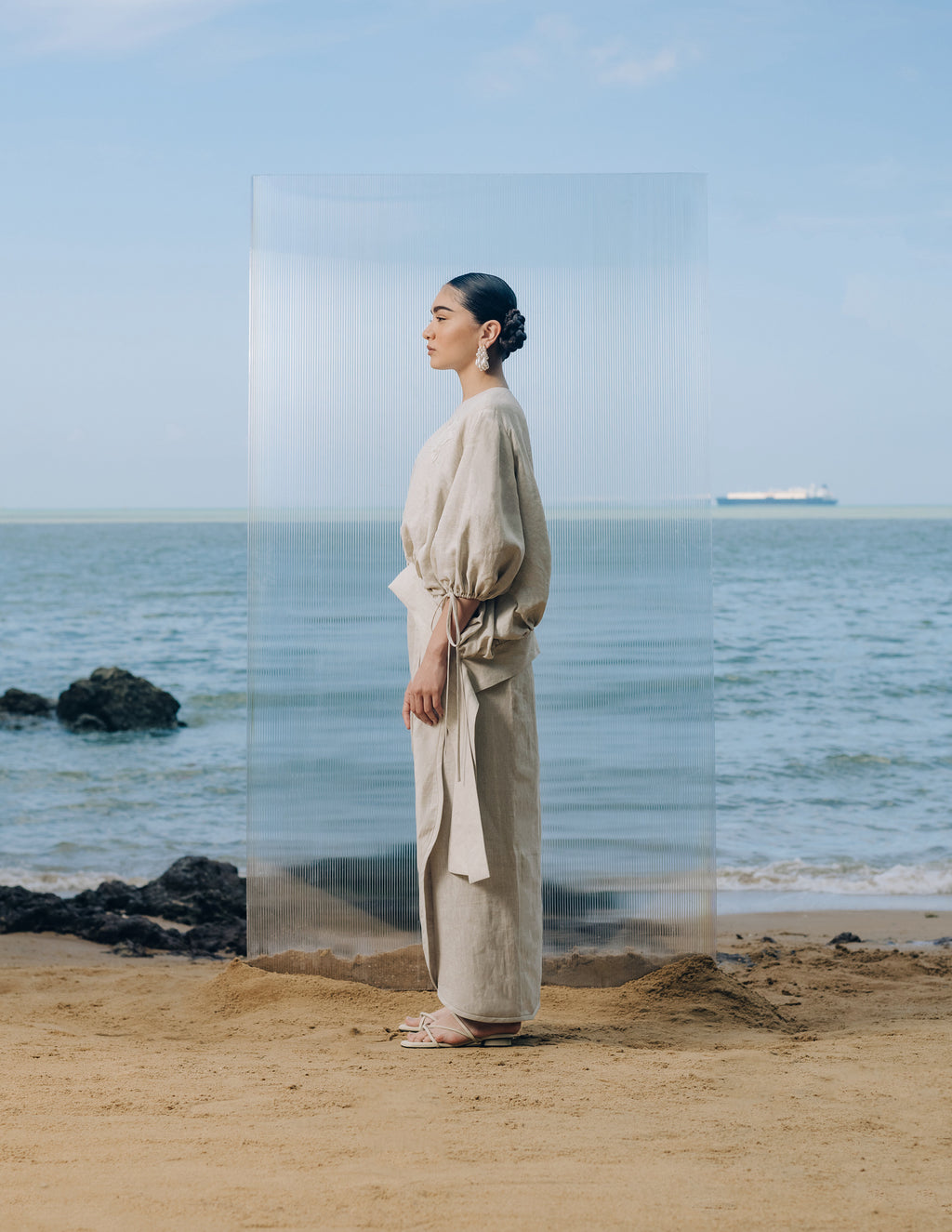 EMBROIDERED LINEN SET