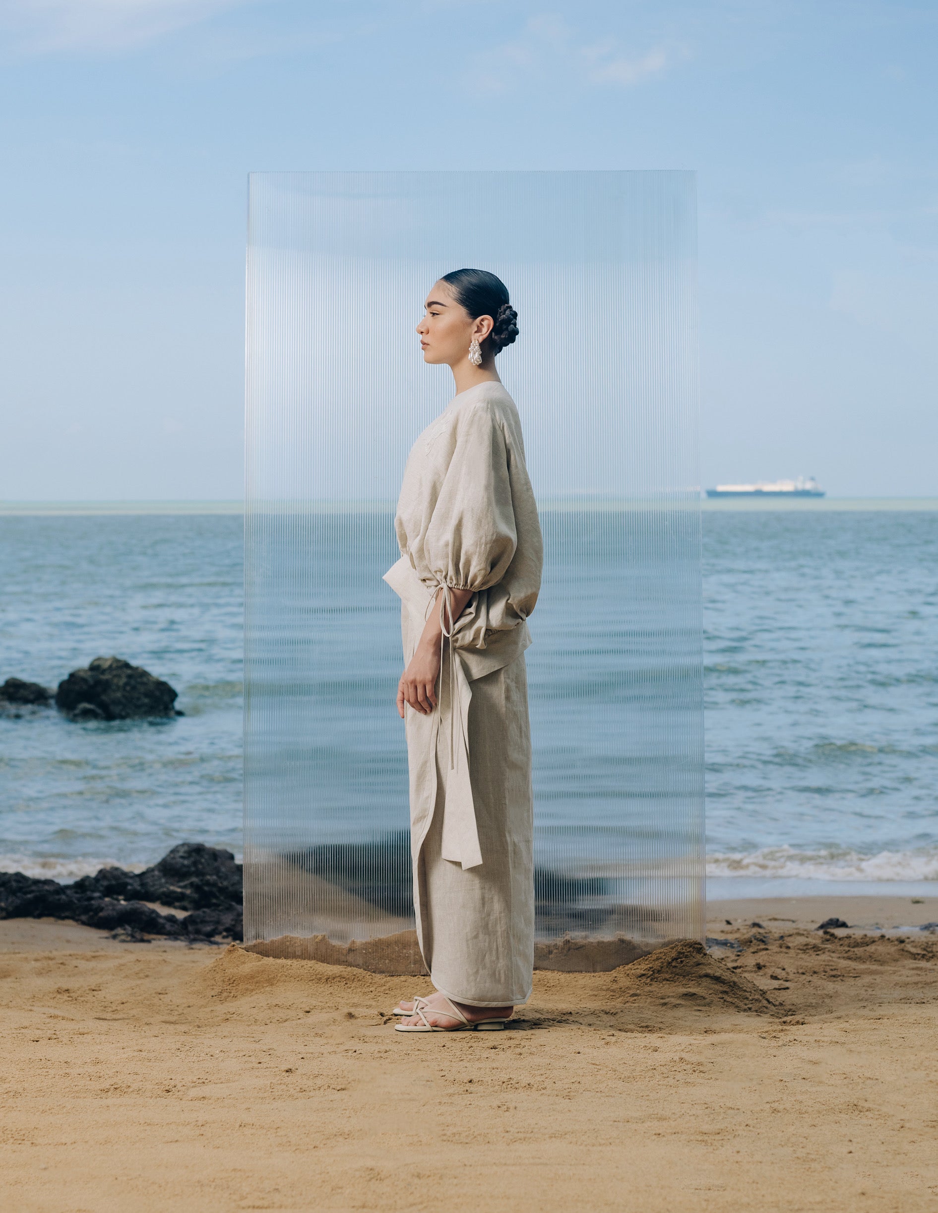 EMBROIDERED LINEN SET