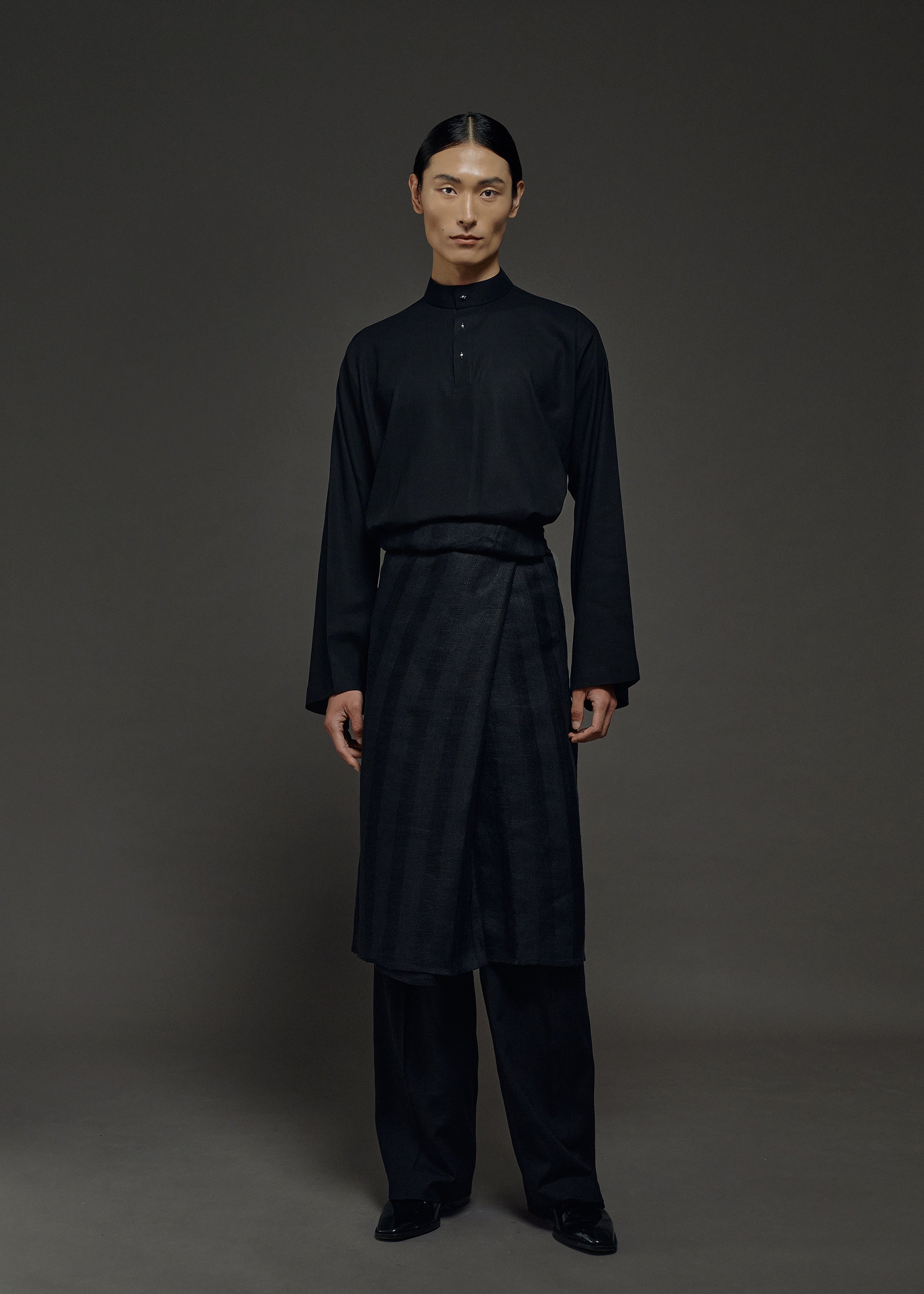 SULAM HALUS SAMPIN IN BLACK (PRE-ORDER)