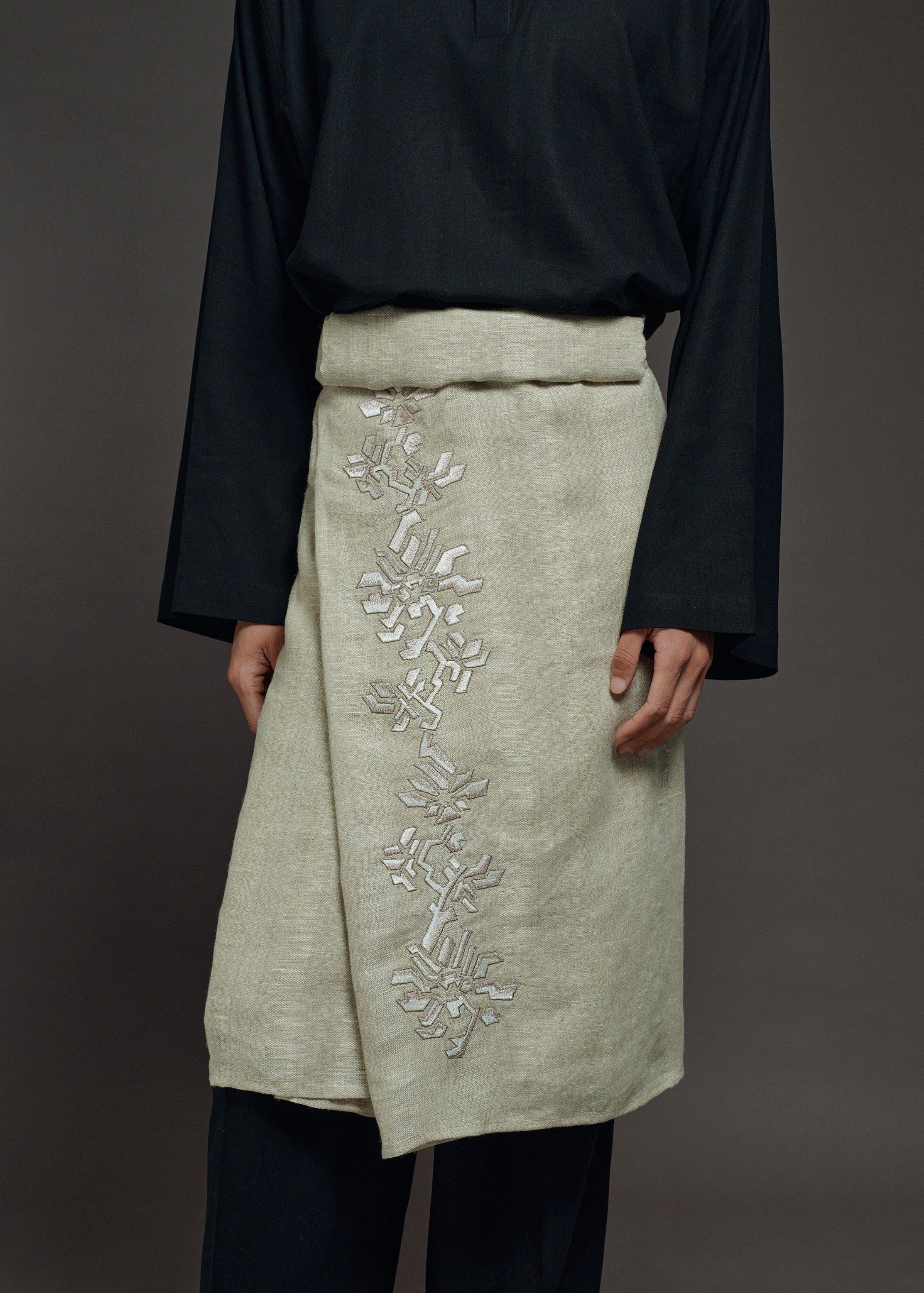 ANYAM GARIS SAMPIN IN SAND (PRE-ORDER)