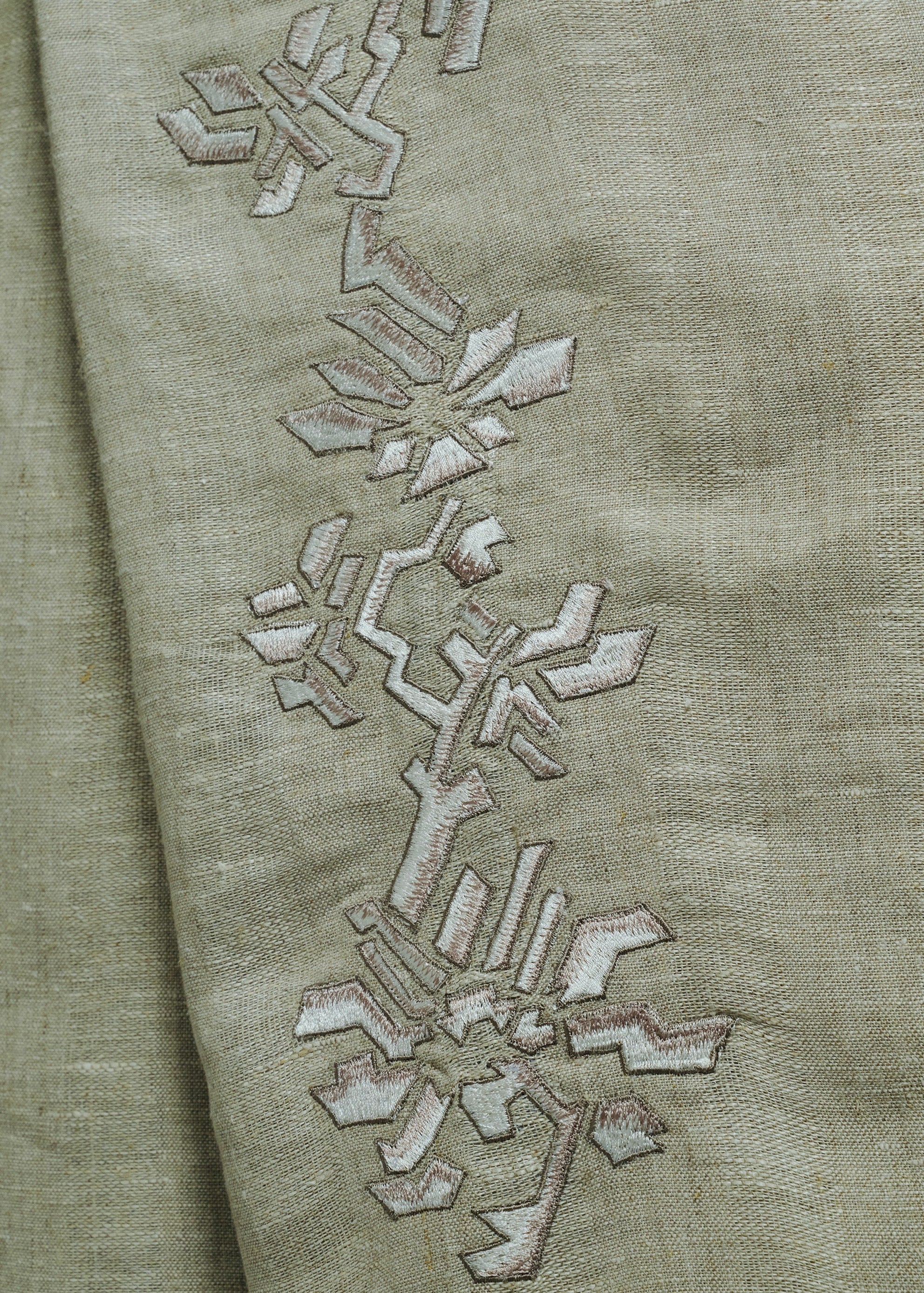 ANYAM GARIS SAMPIN IN SAND (PRE-ORDER)