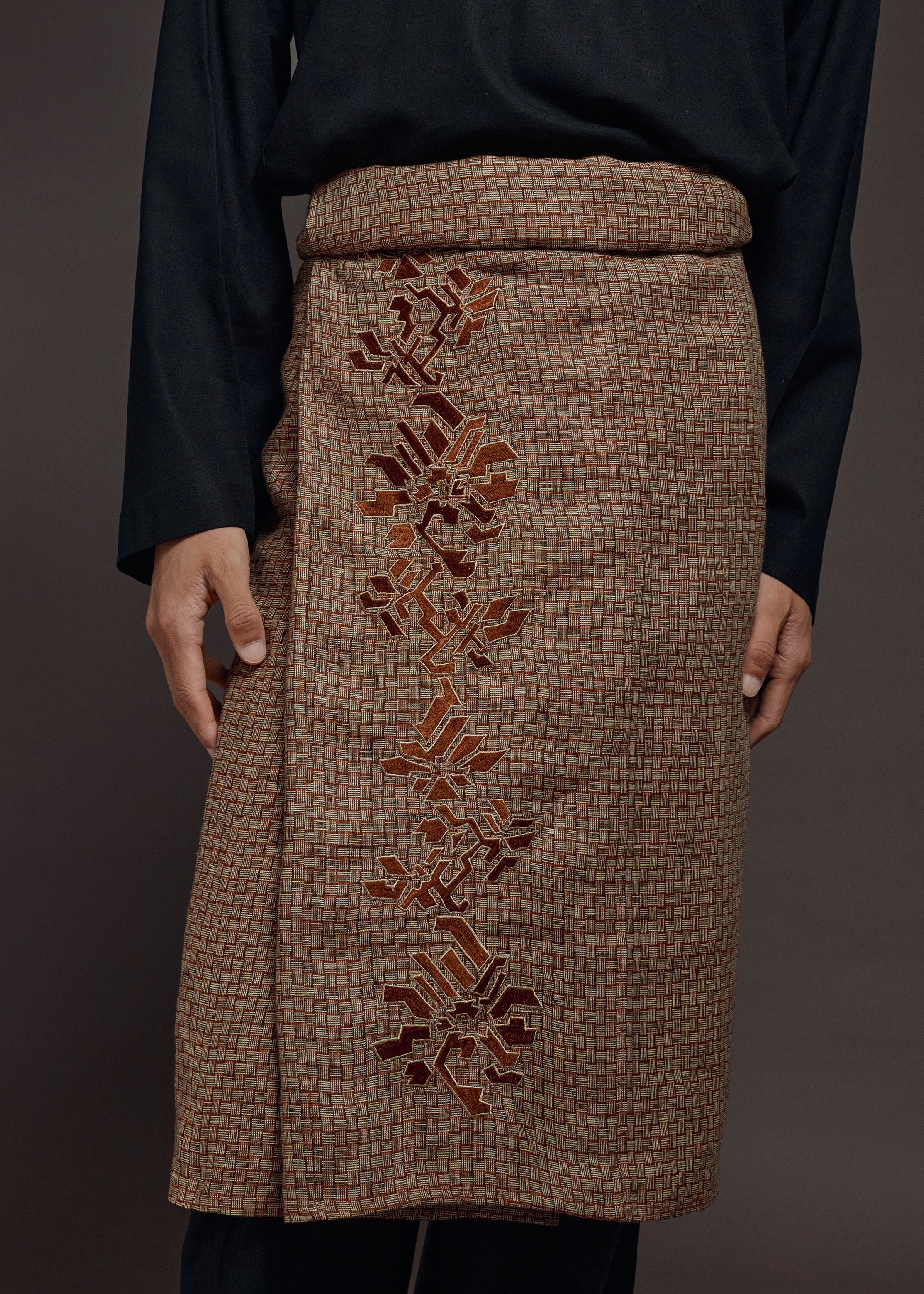 ANYAM GARIS SAMPIN IN COPPERWOOD (PRE-ORDER)