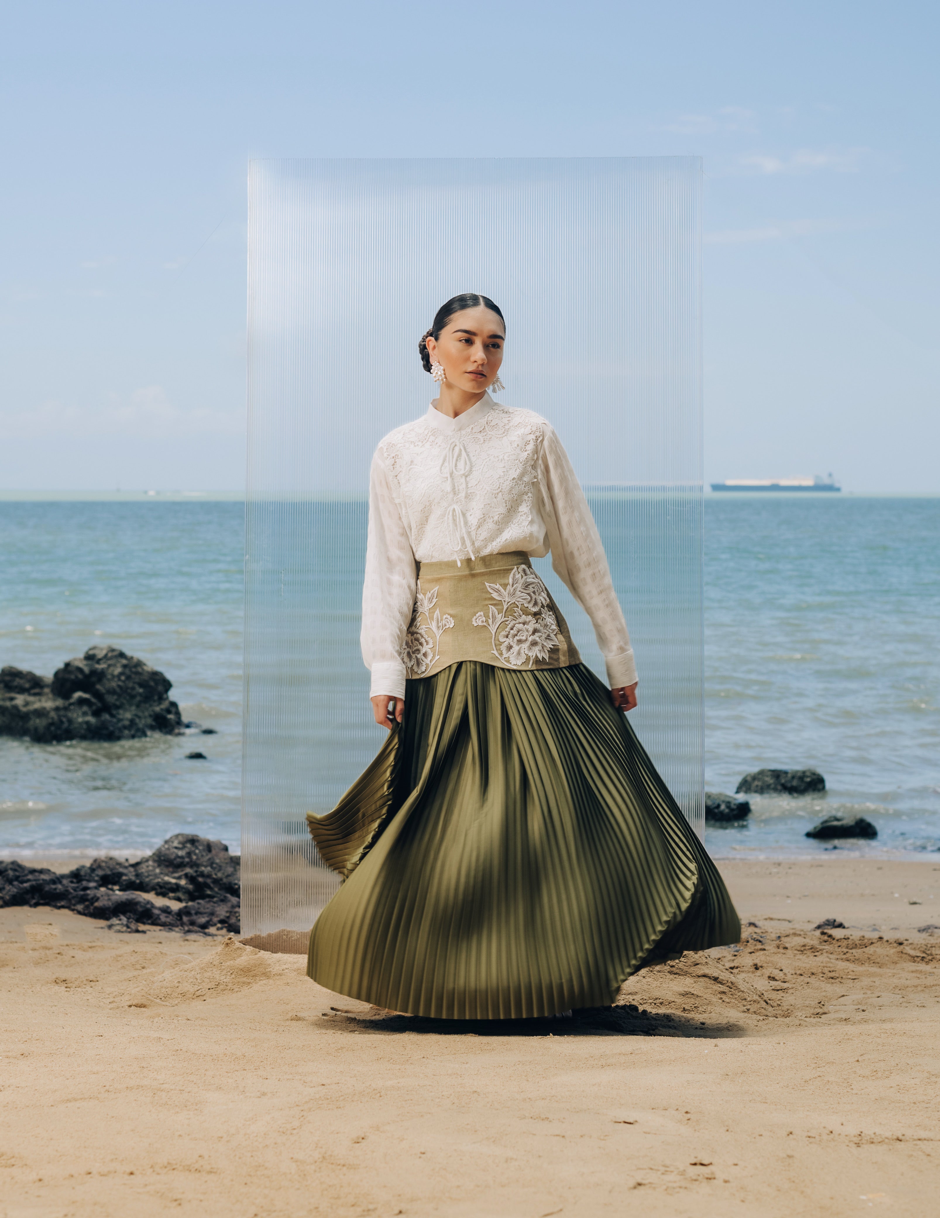 EMBROIDERED PLEATED SKIRT